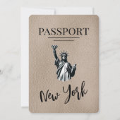 Beige New York City Passport Wedding Einladung (Rückseite)