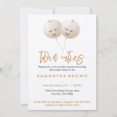 Beige Niedlich Balloon Twins Baby Dusche Einladung (Vorderseite)