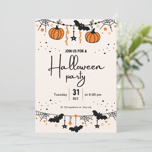 Beige Orange Niedliches Halloween-Party Einladung (Stehend Vorderseite)