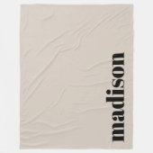 Beige Schwarze Moderne Monogramm Personalisierter  Fleecedecke (Vorderseite)