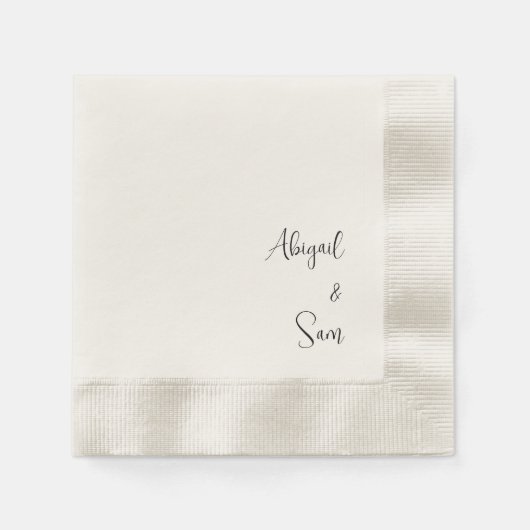 Beige Script Personalisierter Hochzeitscocktail Serviette (Vorderseite)