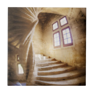 Beige spiralförmige Treppe, Frankreich Fliese