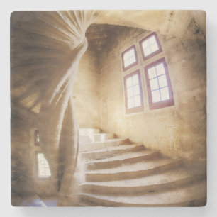 Beige spiralförmige Treppe, Frankreich Steinuntersetzer