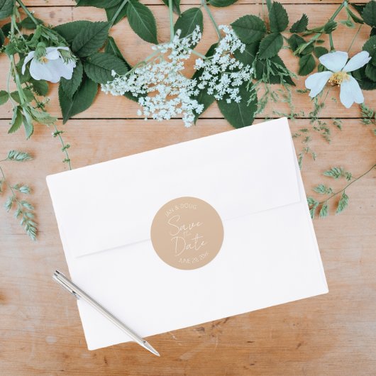 Beige Stilisierte SkriptWedding Save the Date Runder Aufkleber