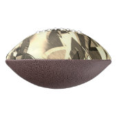 Beige Streifen über braunes Bild mit Drizzle Football (Gedreht 90)