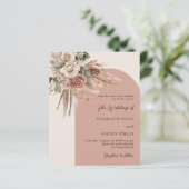 Beige taupe Rose Pampas Bogen Hochzeit Einladung (Stehend Vorderseite)