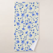 Beige towel with blue flowers - Elegant bath towel Badehandtuch (Badehandtuch)