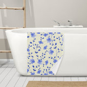 Beige towel with blue flowers - Elegant bath towel Badehandtuch