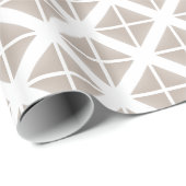 Beige Trendy Triangle Pattern Geschenkpapier (Rolleneckpunkt)