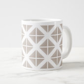 Beige Trendy Triangle Pattern Jumbo-Tasse (Vorderseite Rechts)