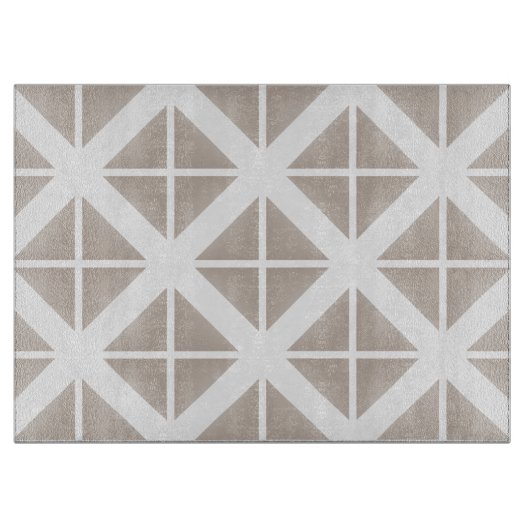 Beige Trendy Triangle Pattern Schneidebrett (Vorderseite)