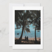 Beige, tropische Hochzeitsreise mit grüner Palme Einladung (Rückseite)