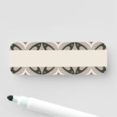 Beige und braune Retro-Kreisformen Namensschild (Beispiel)