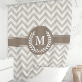 Beige und Mocha Zickzack Mit Monogramm Initial Duschvorhang