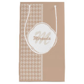 Beige und Tan-Hahnentrittmuster-Monogramm und Name Kleine Geschenktüte (Vorderseite)