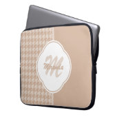 Beige und Tan-Hahnentrittmuster-Monogramm und Name Laptopschutzhülle (Vorderseite Links)