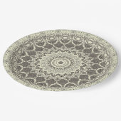 Beige- und Taupe-Mandala-Musterdesign Pappteller (Schrägansicht)