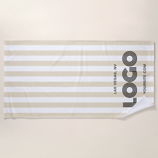 Beige und weiße klassische Streifen-Logo Strandtuch (Vorderseite)