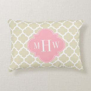 Beige, Weiß Marokkanisch #5 Pink 3 Anfangsmonogram Dekokissen