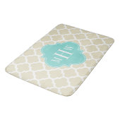 Beige, weißer Marokkaner #5 Aqua 3 Initialmonogram Badematte (Schrägansicht)