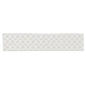 Beige-weißes glänzendes Vierblattmuster Kurzer Tischläufer (Horizontal)
