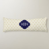 Beige Welch marokkanischer #5 Navy Blue 3 Initial  Seitenschläferkissen (Vorderseite)