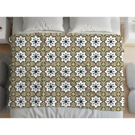 Beige, white and black geometric mandala fleecedecke