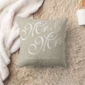 Beige White Linen Mr. and Mrs Wedding Pillow Kissen (Decke)