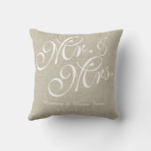 Beige White Linen Mr. and Mrs Wedding Pillow Kissen (Rückseite)