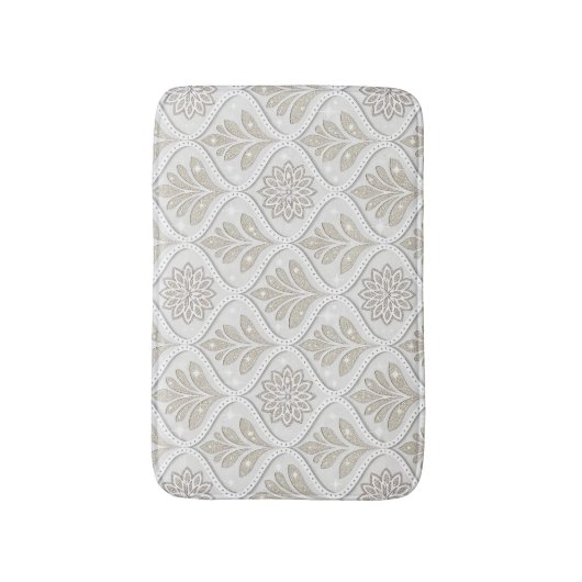 Beige & White Sparkling Quatrefoil Pattern Badematte (Vorderseite Vertikal)