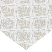 Beige & White Sparkling Quatrefoil Pattern Kurzer Tischläufer (Ecke)