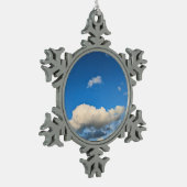 Beige Wolken Schneeflocken Zinn-Ornament (Links)