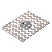 Beige Zickzack, graue Monogramm, Personalisierter Notizblock (Linke Seite)