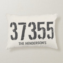 Beige Zip-Code-Familienname Dekokissen