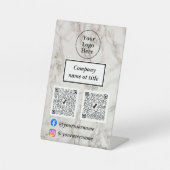 Beigefarbener Marmor Sockelschild (Vorderseite)