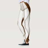Beigefarbenes Dreieck mit Schatten, glatter Stil Leggings (Links)