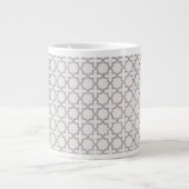 Beiger islamischer geometrischer Muster Jumbo-Tasse (Vorderseite)