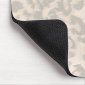 Beiger Leopardenprint. Mousepad (Ecke)