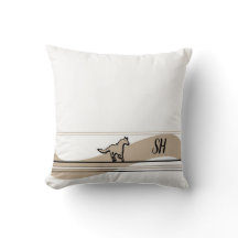 Beiges Kissen mit Design eines laufenden Pferdes &