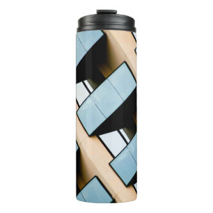 Beiges und blaues Gebäude Abstract Thermosbecher