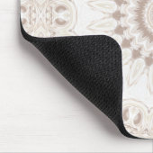 Beiges und cremefarbenes Mandala-Muster Mousepad (Ecke)
