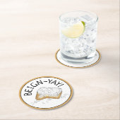 Beign-Yay! New Orleans NOLA Beignet Pastry Feinsch Runder Pappuntersetzer (Vor Ort)