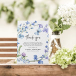 Beileid "Blaue und Lila Wildblume" Dankeskarte<br><div class="desc">Schönes Aquarellblau & lila Wildblume Kranz Beileid danke Ihnen Karte. Das Design besticht durch einen Kranz staubiger blauer und lila Blumen mit einer anpassbaren Danksagung, Namen und Daten. Auf der Rückseite ist ein passendes formales Muster. Das ist eine wunderbare Dankkarte, die Sie an Freunde und Verwandte schicken können, die Ihnen...</div>