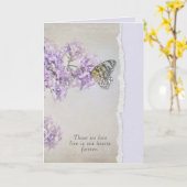Beileid-Schmetterling auf Lilac mit gerissener Kan Karte (Gelbe Blume)