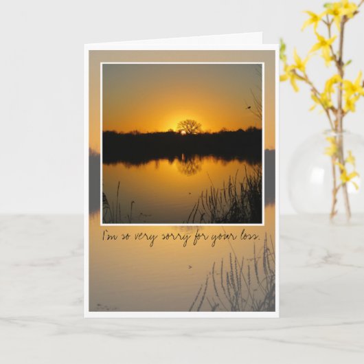 Beileid, Silhouette des Baumes hinter Sonnenaufgan Karte (Gelbe Blume)