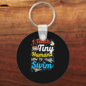 Beim Schwimmen lehre ich winzige Menschen, Trainer Schlüsselanhänger (Vorderseite)