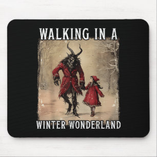 Beim Spaziergang in einem winterlichen Wunderland  Mousepad