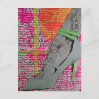 Bein in weißer Spitze und Absätzen Mixed Media Col Postkarte
