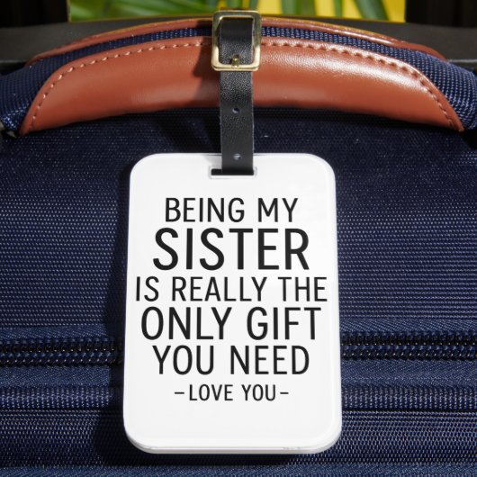 Being My Sister Is the Only Gift You Need Design Gepäckanhänger (Vorderseite Insitu 2)