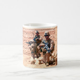 BEKÄMPFUNG DES PERSONALS IN DEN USA KAFFEETASSE